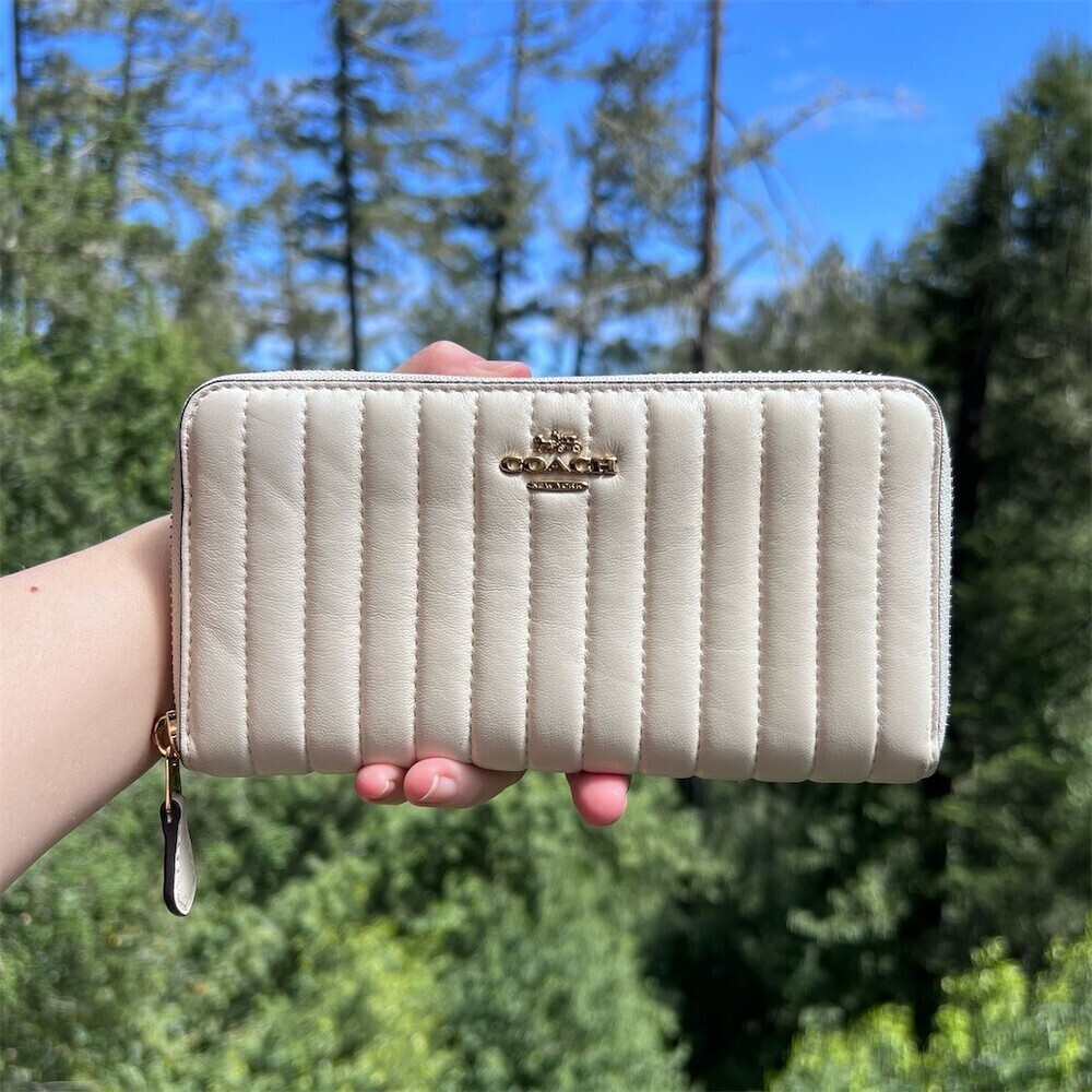 COACH Long Zip-Around Wallet Quilted Leather White with Gold Hardware AUTHENTIC
